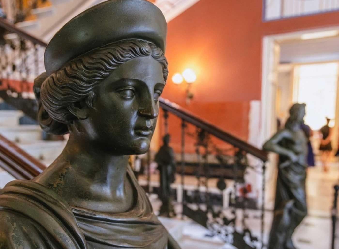 Μπενίτσες, Γαστούρι και Αχίλλειο