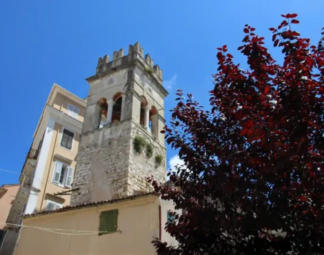 Ένα Καμπαναριό Χωρίς Εκκλησία