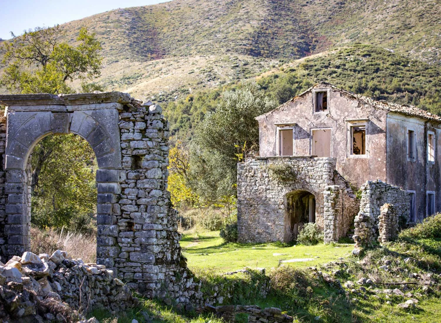 Στα Χαμένα Χωριά της Βόρειας Κέρκυρας