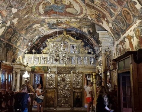 Αντίλαλοι Πίστης: Μοναστήρια και Ιεροί Τόποι της Κέρκυρας